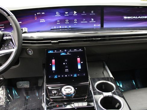 Certified 2025 Cadillac Escalade Sport w/ Touring Package image 32