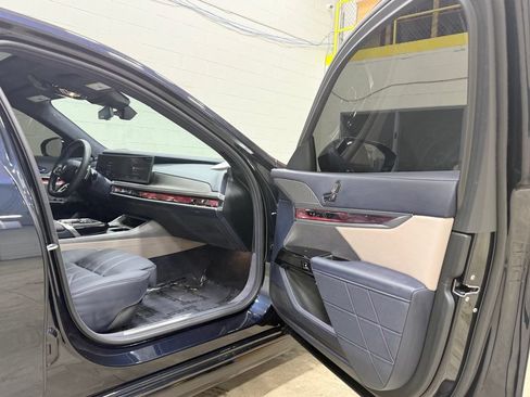 Used 2025 BMW 760i xDrive AWD/4WD image 56