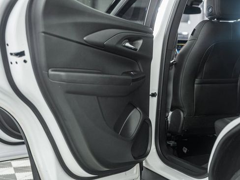 Used 2024 Chevrolet TrailBlazer RS image 37