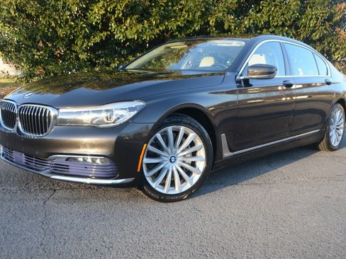 Used 2016 BMW 740i RWD image 5