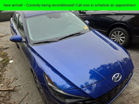 Used 2023 Hyundai Elantra SEL w/ Convenience Package FWD image 2