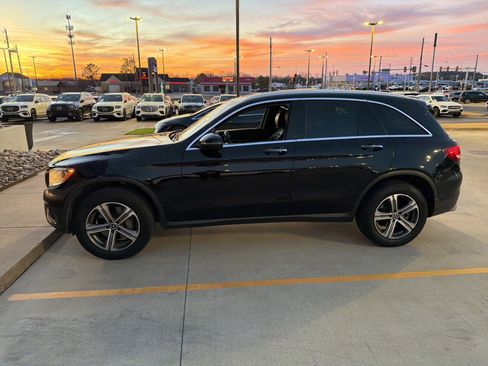 Used 2018 Mercedes-Benz GLC 300 4MATIC image 2