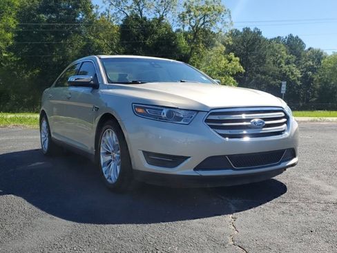 Used 2018 Ford Taurus Limited FWD image 3