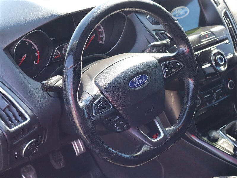 Used 2018 Ford Focus ST w/ Equipment Group 402A FWD image 27