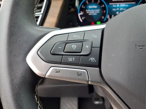 Used 2025 Volkswagen Atlas SE FWD image 22