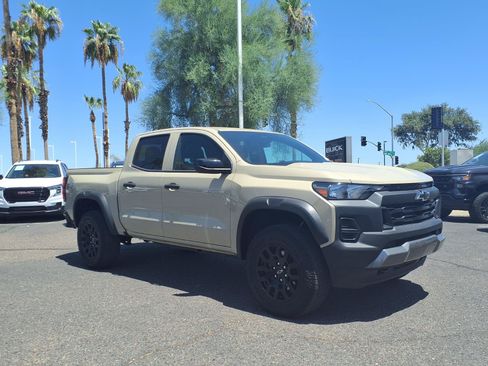 Used 2024 Chevrolet Colorado Trail Boss w/ Advanced Trailering Package AWD/4WD image 3