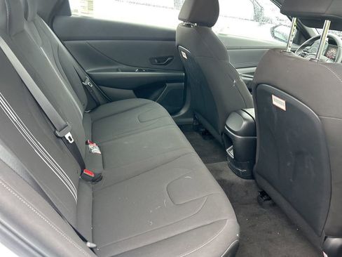 Used 2025 Hyundai Elantra SEL FWD image 21