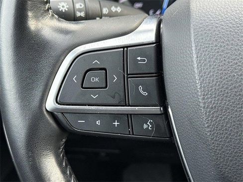 Used 2021 Toyota Highlander XLE image 25