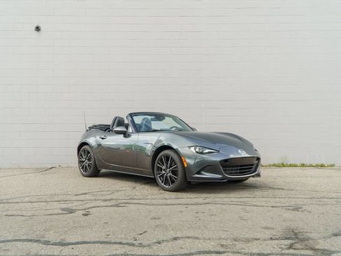 Used 2024 MAZDA MX-5 Miata Grand Touring w/ Weather Package RWD image 9