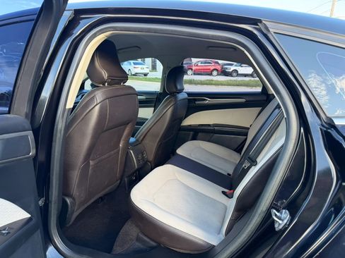 Used 2019 Ford Fusion SE w/ Equipment Group 151A FWD image 9