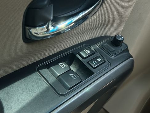 Used 2015 Nissan Titan SV w/ SV Value Truck Package RWD image 11