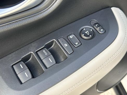 Used 2023 Honda HR-V LX image 17