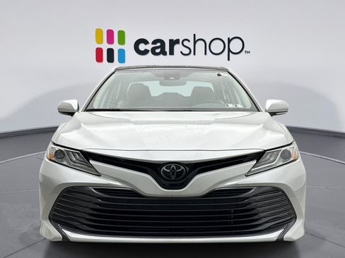 Used 2019 Toyota Camry XLE FWD image 8