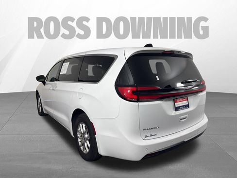 Used 2025 Chrysler Pacifica Select FWD image 6