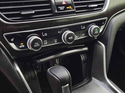 Used 2020 Honda Accord EX image 17