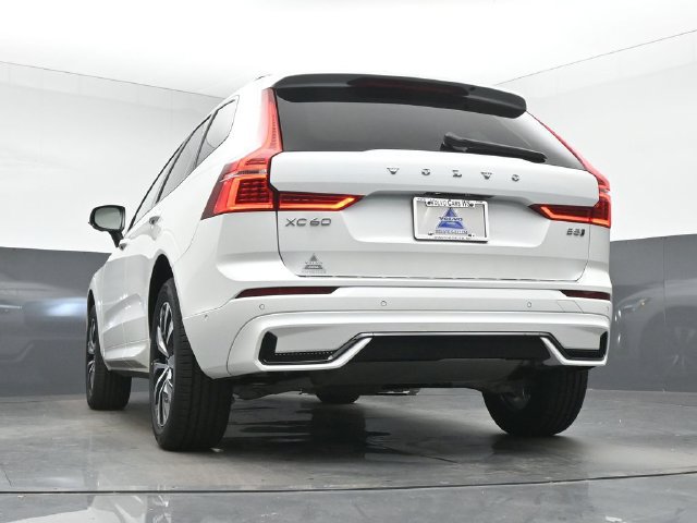 Used 2024 Volvo XC60 B5 Plus w/ Protection Package Premier AWD/4WD image 40