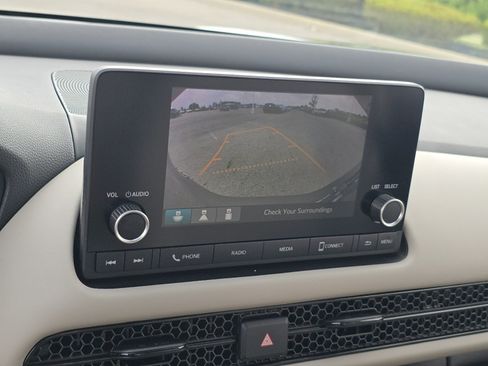 Used 2023 Honda HR-V LX image 9