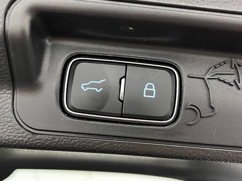 Used 2023 Ford Explorer Platinum w/ Technology Package image 12