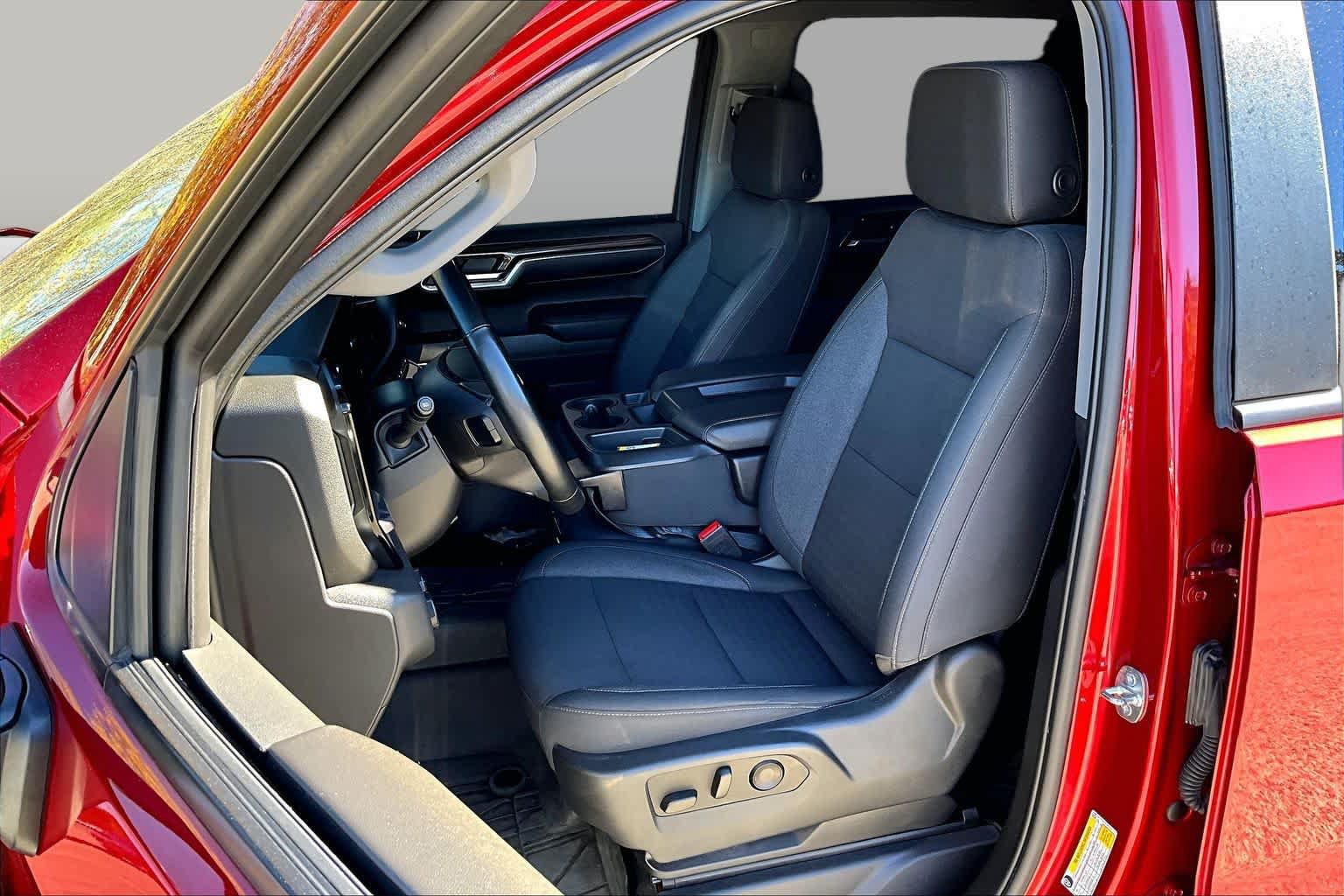 Used 2023 Chevrolet Silverado 1500 LT AWD/4WD image 9
