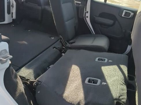 Used 2022 Jeep Wrangler Unlimited Sport image 18