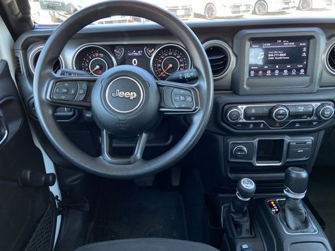 Used 2023 Jeep Gladiator Sport AWD/4WD image 13