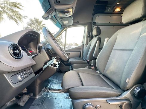 Used 2025 Mercedes-Benz Sprinter 2500 image 17