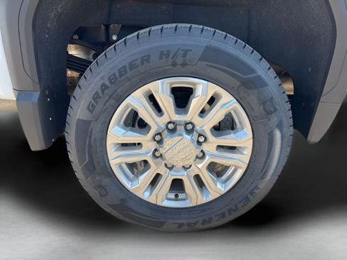 Used 2023 GMC Sierra 3500 Denali w/ Denali Ultimate Package image 25