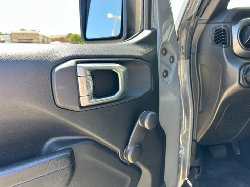 Used 2022 Jeep Wrangler Unlimited Sport image 16