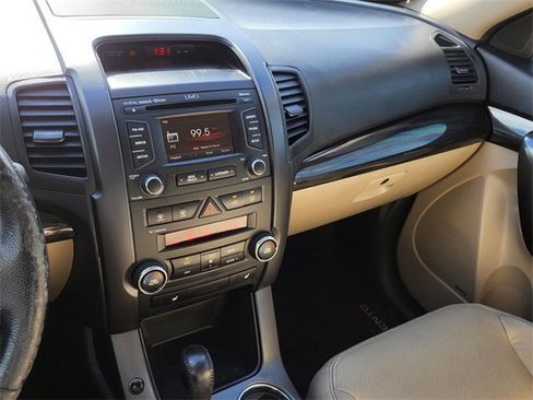 Used 2012 Kia Sorento EX w/ EX V6 Premium Pkg image 21