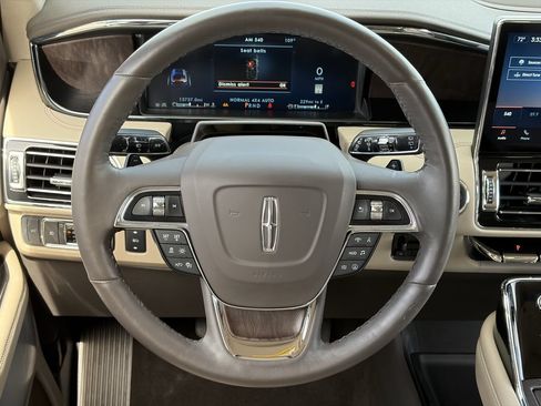 Used 2023 Lincoln Navigator Reserve AWD/4WD image 19
