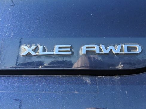 Used 2021 Toyota Highlander XLE image 24