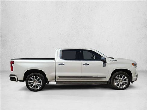 Used 2023 Chevrolet Silverado 1500 High Country w/ High Country Premium Package AWD/4WD image 4