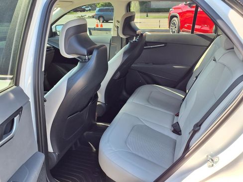 Used 2024 Kia Niro EX FWD image 23