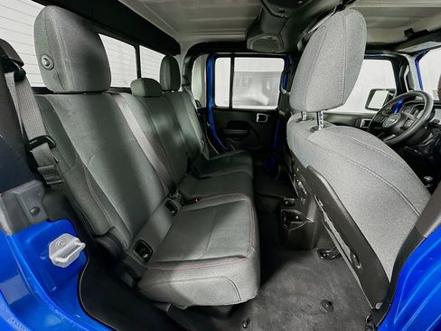 Certified 2025 Jeep Gladiator Rubicon w/ Convenience Group image 38