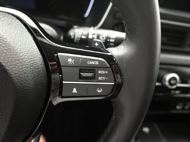 Certified 2025 Honda Pilot Touring image 18