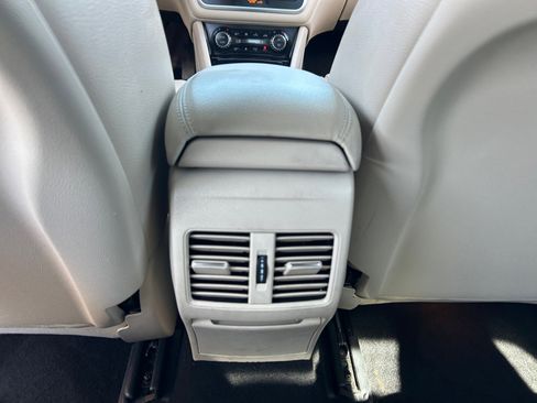 Used 2018 Mercedes-Benz CLA 250 image 30