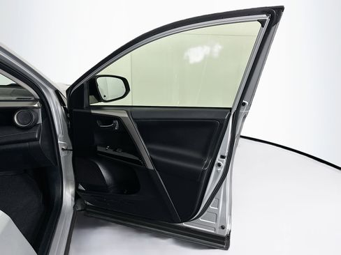 Used 2016 Toyota RAV4 Limited image 34