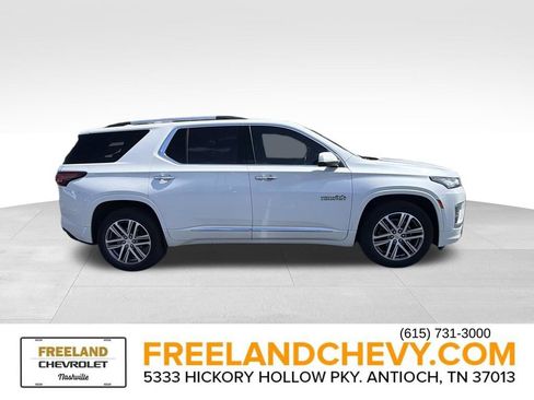 Used 2023 Chevrolet Traverse High Country FWD image 2