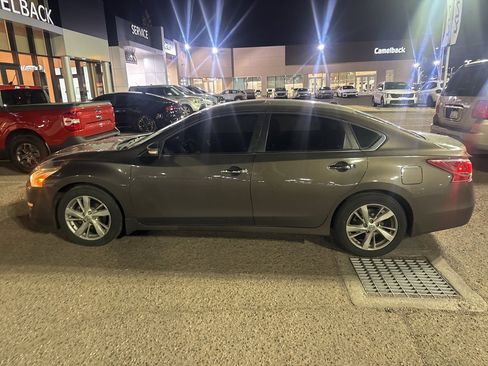 Used 2013 Nissan Altima 2.5 SL w/ Technology Pkg image 2