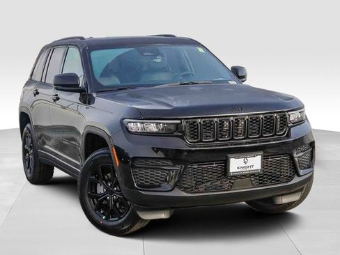 New 2025 Jeep Grand Cherokee Altitude image 2