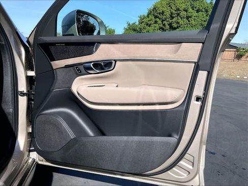 New 2026 Volvo XC90 T8 Plus w/ Protection Package Premier image 31