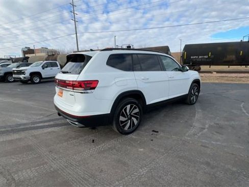 Used 2025 Volkswagen Atlas SE image 8