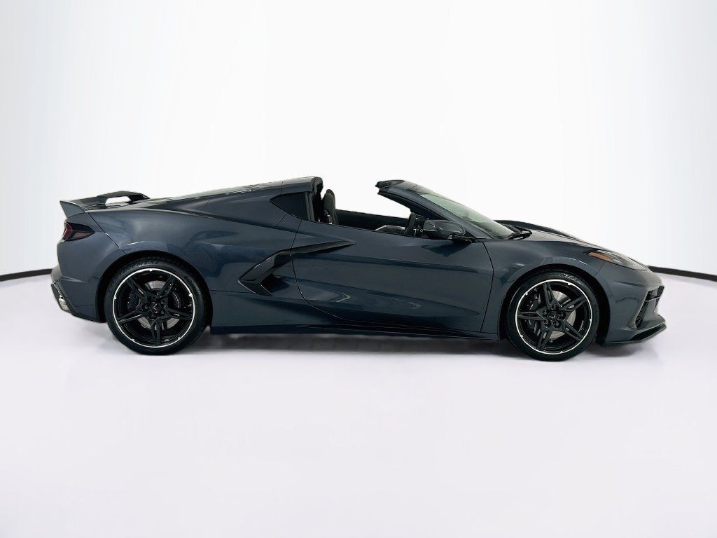 Used 2021 Chevrolet Corvette Stingray Premium Cpe w/ Z51 Performance Package RWD image 4