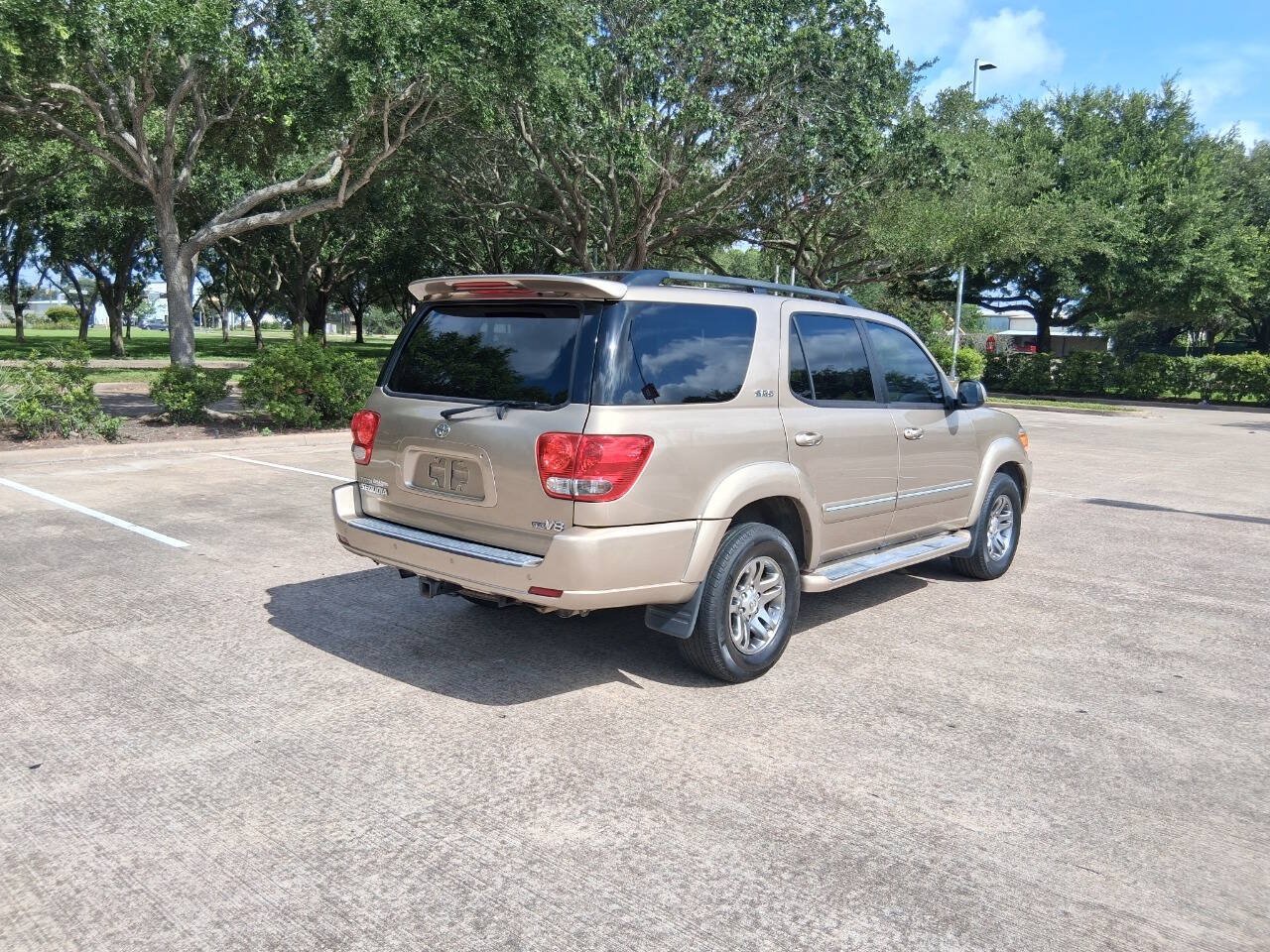 Used 2007 Toyota Sequoia SR5 RWD image 6