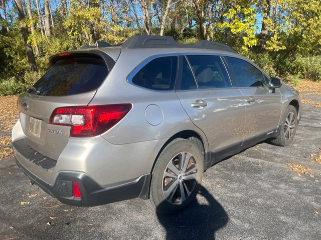 Used 2018 Subaru Outback 2.5i Limited AWD/4WD image 3