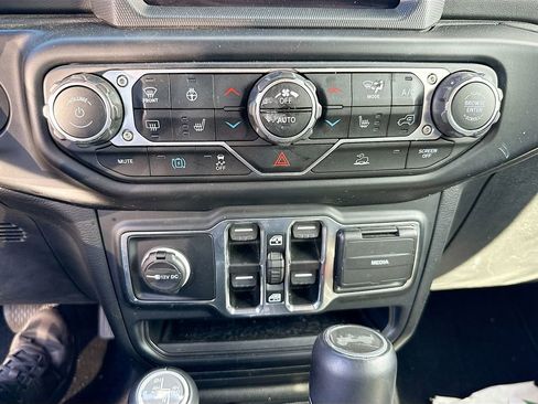 Used 2021 Jeep Wrangler Unlimited Sahara w/ Cold Weather Group image 14