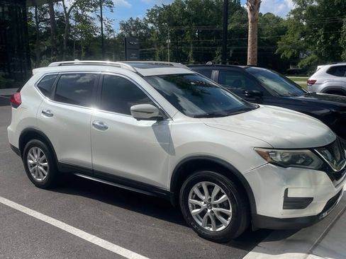 Used 2017 Nissan Rogue SV w/ Sun & Sound Touring Package AWD/4WD image 9