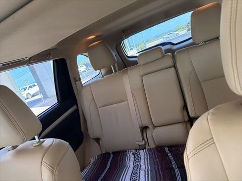 Used 2018 Toyota Highlander SE image 6