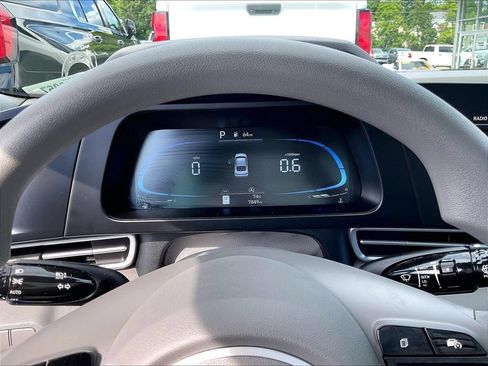 Used 2025 Hyundai Elantra SE FWD image 24