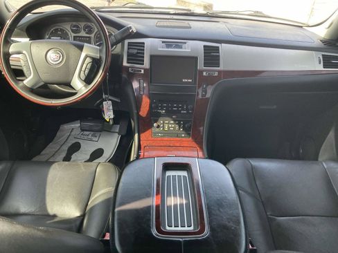 Used 2014 Cadillac Escalade Premium image 11